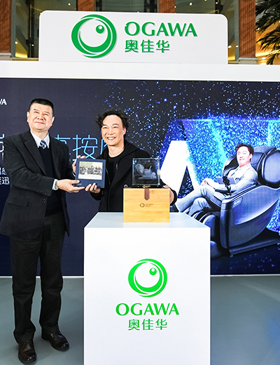 芯科技·真按摩 九游会老哥俱乐部登录按摩椅AI新品携手陈奕迅亮相上海环球港