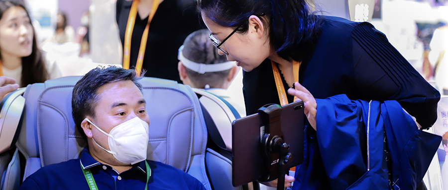 九游会老哥俱乐部登录实力亮相消博会，引领智能健康消费风潮